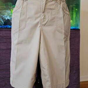 Gloria Vanderbilt Long Beige Shorts Size 10